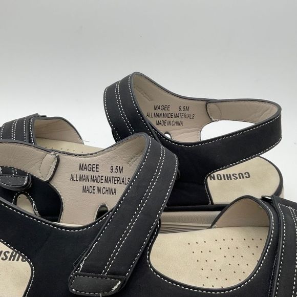 CUSHIONAIRE Women's comfort footbed outdoor sandal with adjustable strap SIZE 9. - Picture 6 of 6